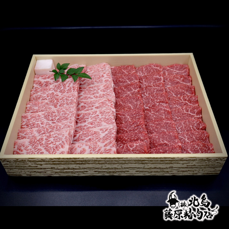 牛カルビ300gと牛モモ200gの焼肉セット。霜降りの旨味と赤身の力強い味わいを楽しめる一品。